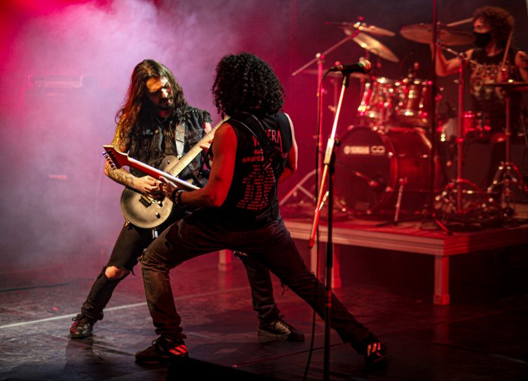 Válvera se apresenta como uma das finalistas do concurso New Rock Bands, em São Paulo.