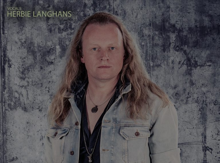The Lightbringer of Sweden: Promessa do Power Metal sueco lança álbum com vocalista do Avantasia