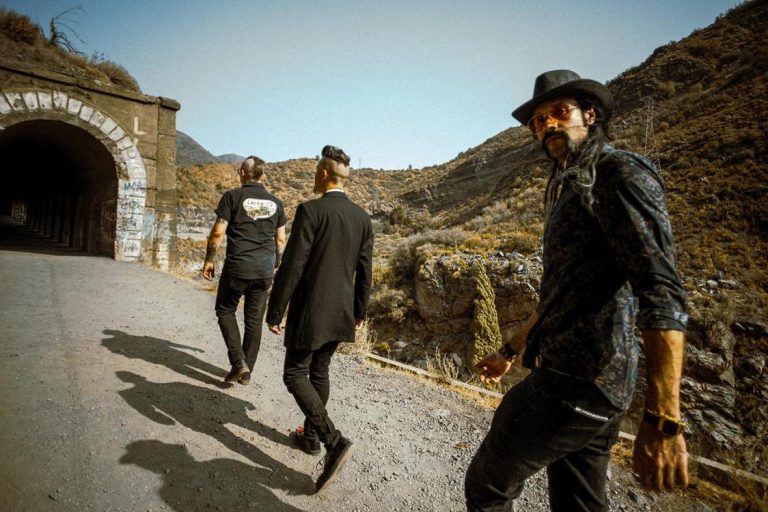 Mameloko mostra punk western em espanhol no single ‘Sobrevivientes’