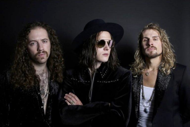 Tyler Bryant & The Shakedown lança lyric video da faixa inédita ‘Holdin’ My Breath’