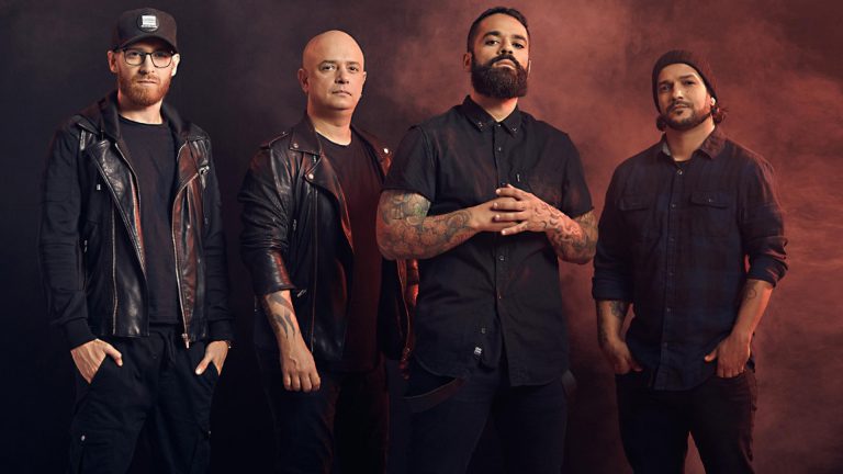 Eminence faz crítica à religião em novo single e videoclipe