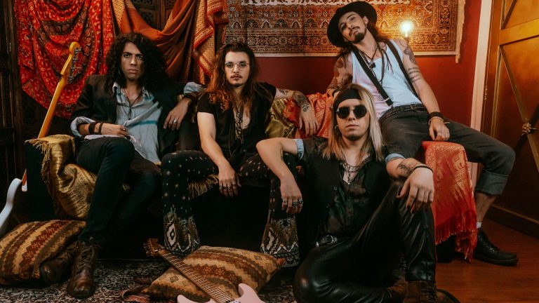 Electric Gypsy lança o lyric video ‘The Devil Made Me Do It’