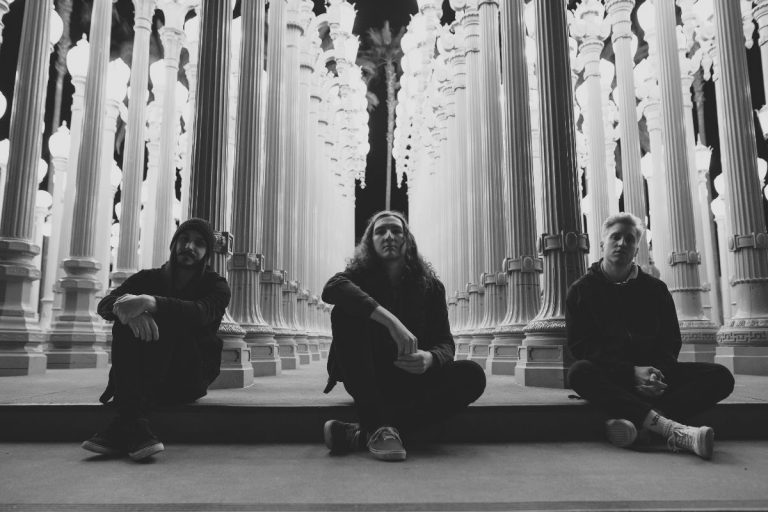 Interloper anuncia álbum ‘Search Party’ e videoclipe para ‘Drift’