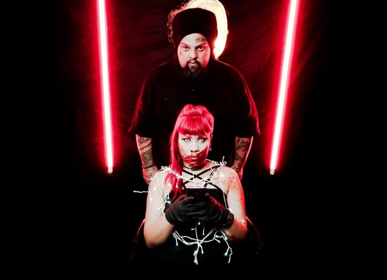 Projeto do produtor X Obze (A Última Theoria) e Meinside ressalta o peso do metal alternativo e da música industrial, com letras em inglês Projeto do produtor X Obze (A Última Theoria) e Meinside ressalta o peso do metal alternativo e da música industrial, com letras em inglês