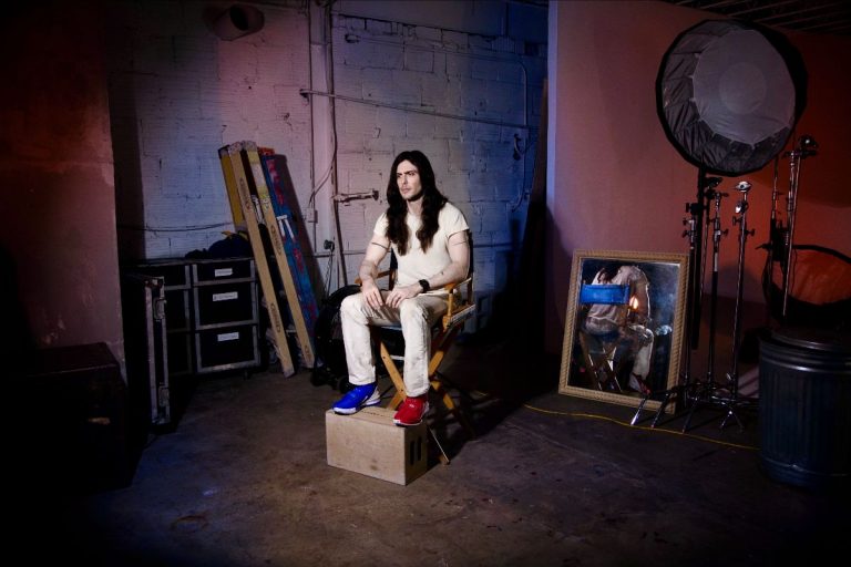 Andrew W.K. compartilha seu novo single e videoclipe ‘Everybody Sins’