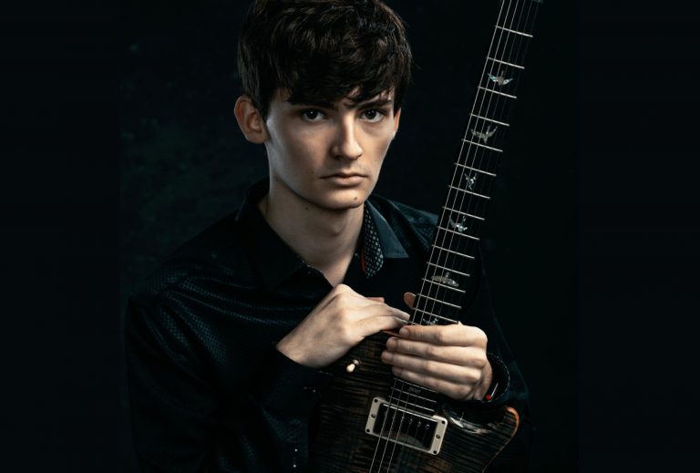 Guitarrista Gabriel Metzger lança single com batalha de riffs; Ouça “Fall Apart”