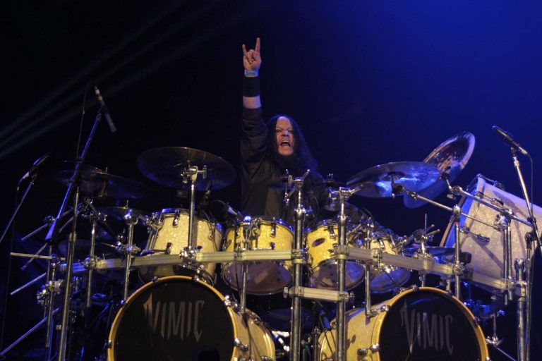 Joey Jordison, baterista co-fundador do Slipknot, morre aos 46 anos