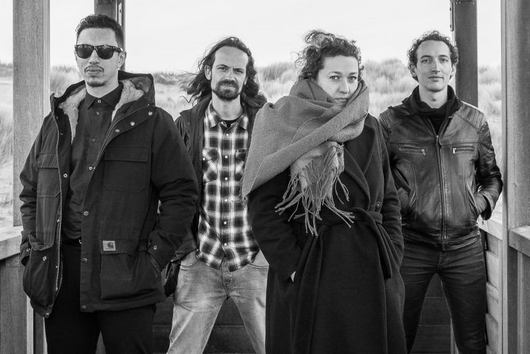 Com estilo grunge moderno, a banda The Arthurs lança novo álbum ‘Glass’