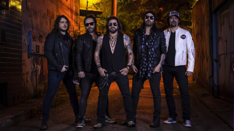 Nite Stinger: nova banda de hard rock exalta a vida noturna