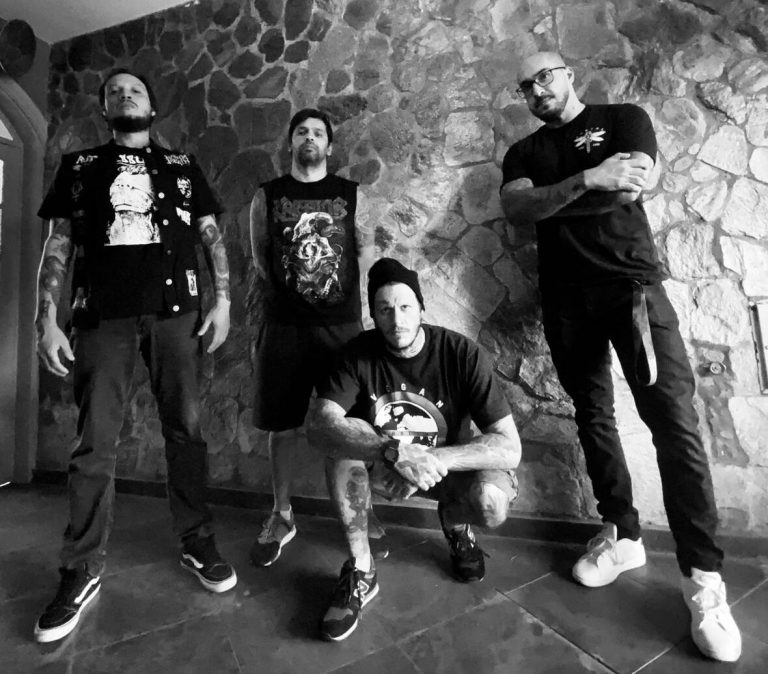 The Weapon They Fear usa mensagem e metalcore contra alienação e descaso