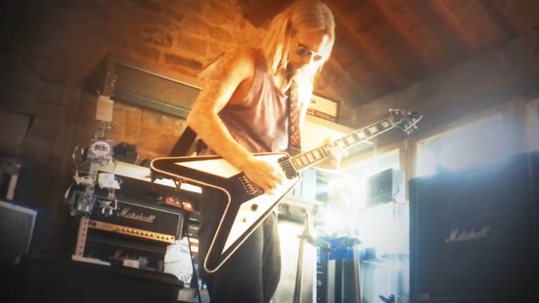 Richie Faulkner é internado com problemas cardíacos e Judas Priest adia sua turnê americana