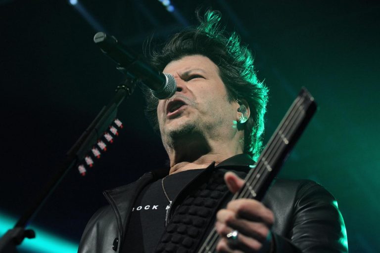 Paulo Ricardo se apresenta no Teatro Bradesco em São Paulo