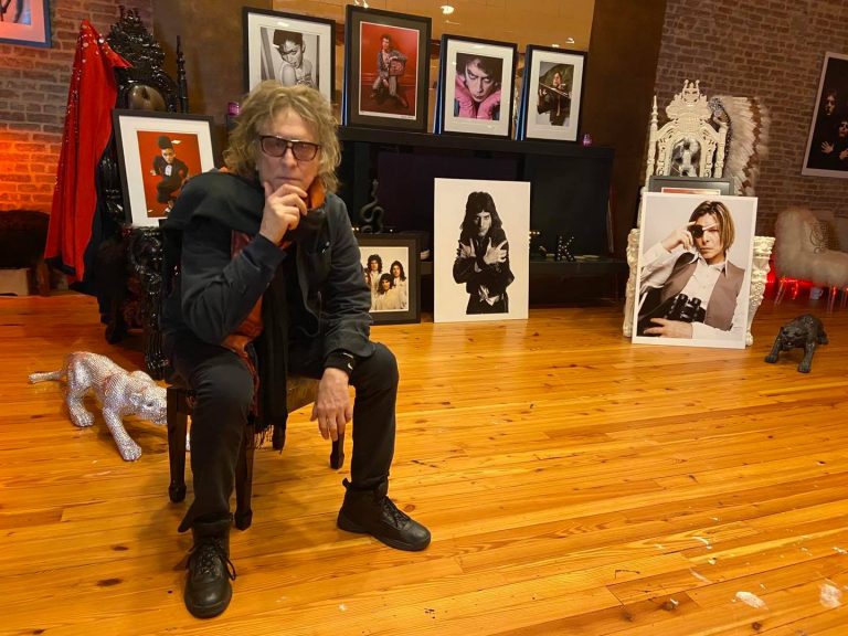 Morre aos 72 anos o lendário fotógrafo musical Mick Rock