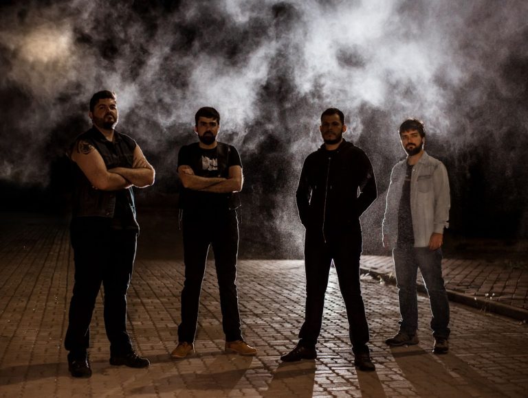 Godhound anuncia título, capa e tracklist de álbum de estreia