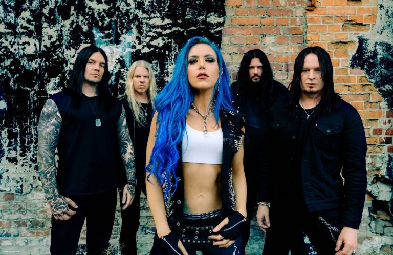 Arch Enemy anuncia o novo álbum ‘Deceivers’