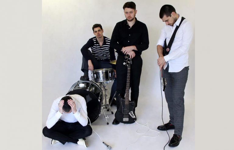 The Lowtones: banda de pós-punk lança single “Breaking Out”