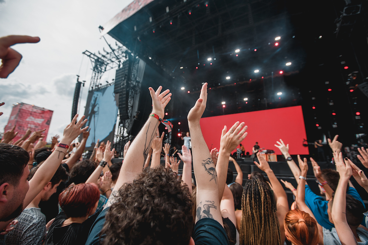 Lollapalooza Brasil 2024 anuncia line-up dividido por dia com os headliners Blink-182, Arcade Fire, Paramore, Limp Bizkit, Titãs, SZA e Sam Smith