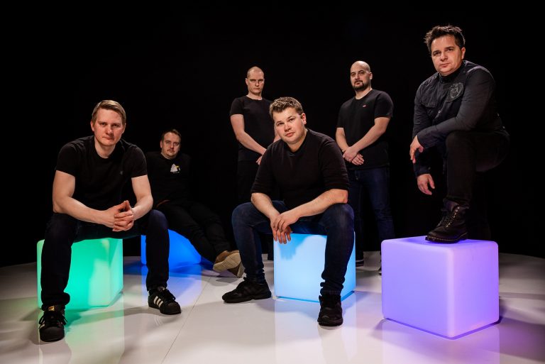 Banda finlandesa Sum of Seven lança single e clipe de “Voices”