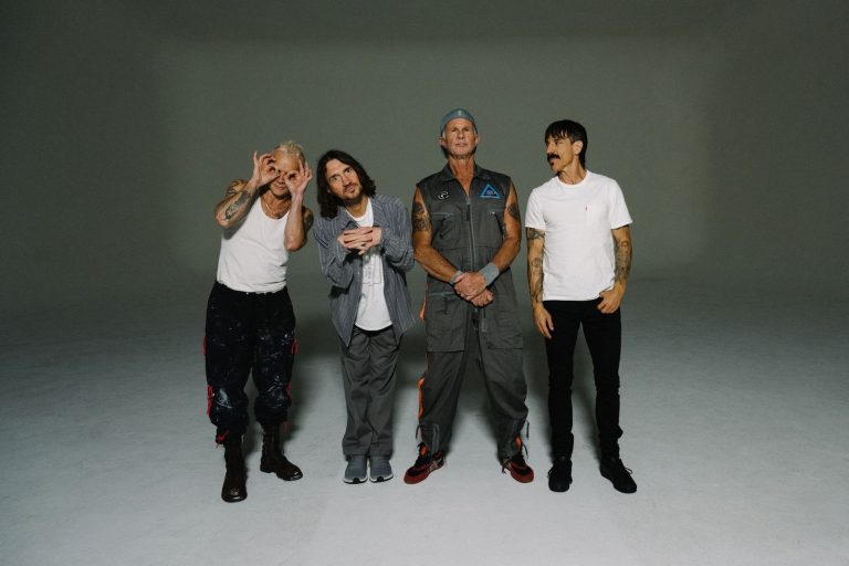 Red Hot Chili Peppers anunciam novo álbum com single inédito ‘Black Summer’