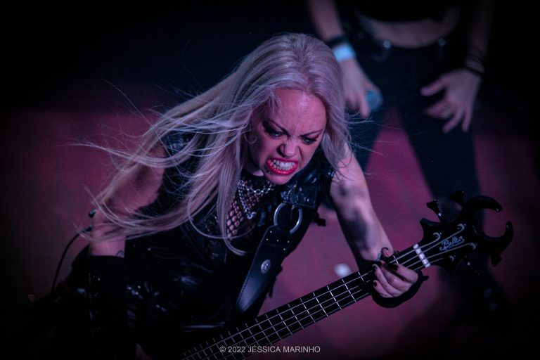 Nervosa anuncia que a baixista Mia Wallace não virá para a tour latino-americana