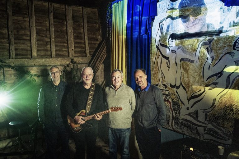 Pink Floyd lança canção para a Ucrânia, “Hey, Hey, Rise Up!”, com a participação de Andriy Khlyvnyuk, do Boombox