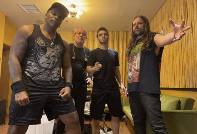 Sepultura: confira registros da participação de Bruno Valverde em shows pelos EUA