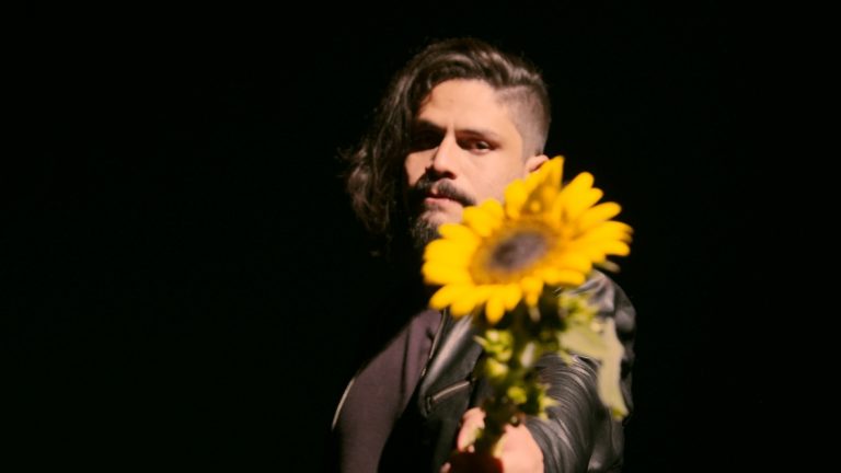 Zemer faz homenagem às mães na emotiva ‘Girassol’