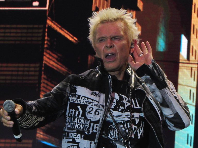 Billy Idol traz nostalgia dos anos 80 e apresenta seu carisma em São Paulo