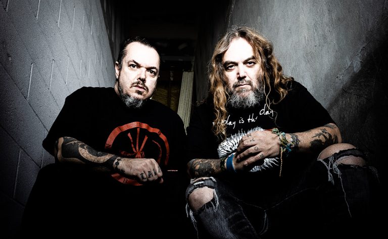 Max e Iggor Cavalera celebram 25 anos do álbum Roots com show inédito em São Paulo