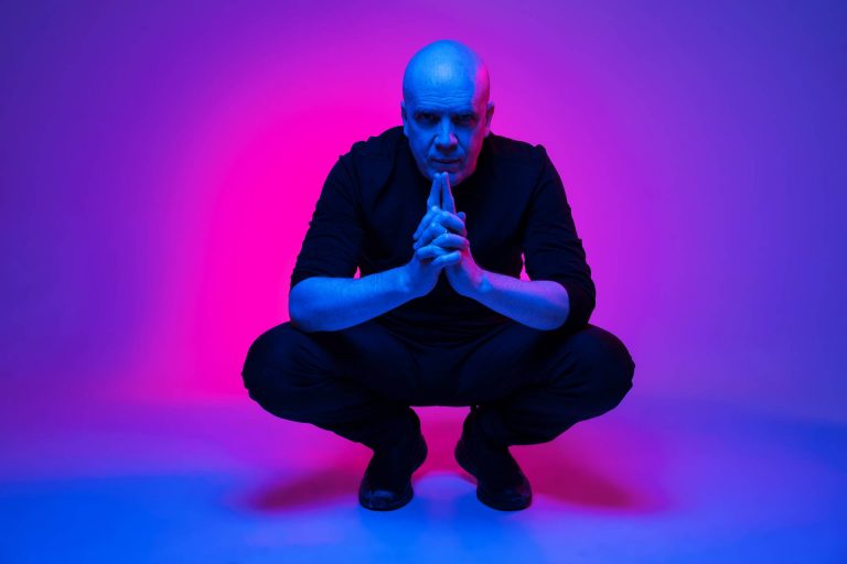 Devin Townsend revela data de lançamento de ‘Lightwork’