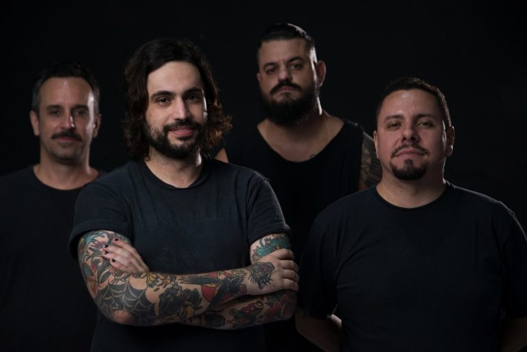 Música, uma das mais melódicas da banda, é a segunda amostra do disco Resistir, que chega em agosto de 2022 pela Repetente Records
