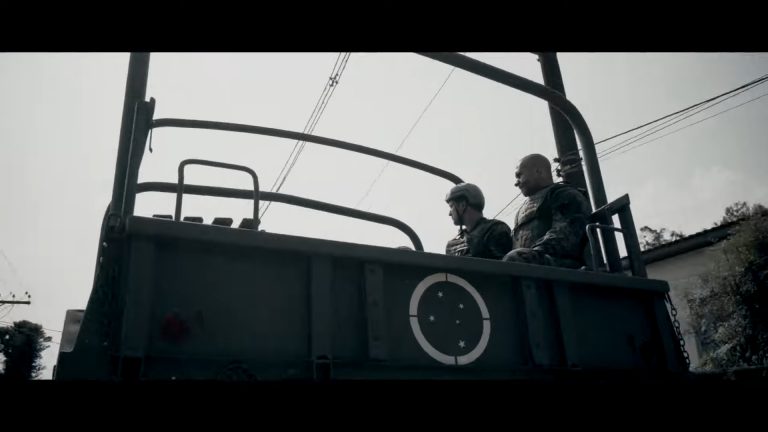 Caminhão com símbolo do exército brasileiro que aparece no clipe Caminhão com símbolo do exército brasileiro que aparece no clipe