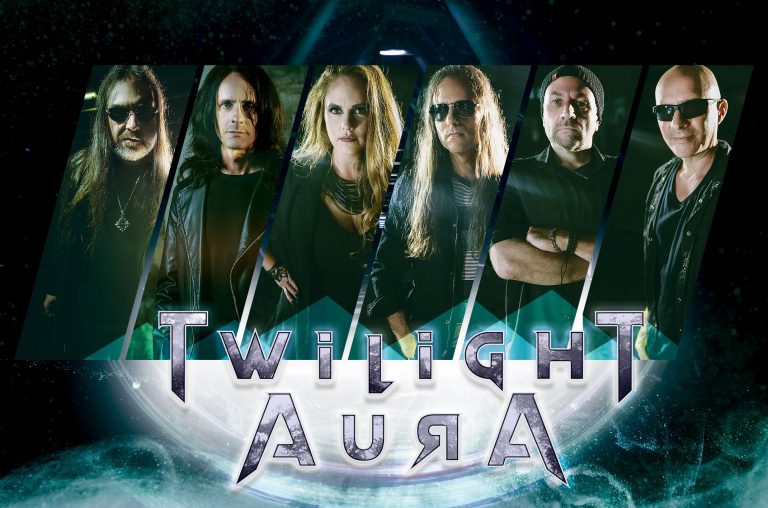 Liderada pelo guitarrista Andre Bastos (ex-Angra), Twilight Aura lança primeiro trabalho após 30 anos de sua criação; vocalista Daísa Munhoz estreia na banda