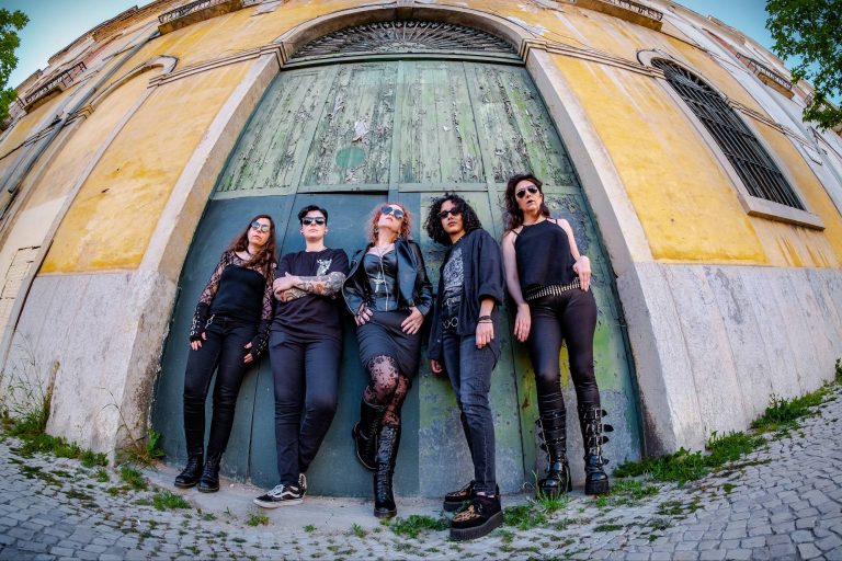 Black Widows lançam o novo single e videoclipe ‘Among the Brave Ones’