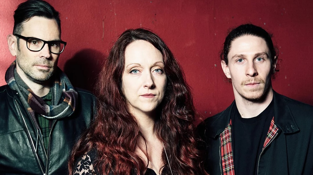 Scarlet Joy: banda apresenta uma fusão única do rock dos anos 90 no single “Rescue”