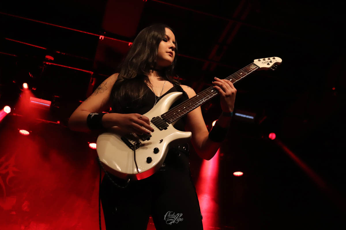 Crypta confirma Helena Nagagata como guitarrista convidada das próximas turnês Crypta confirma Helena Nagagata como guitarrista convidada das próximas turnês