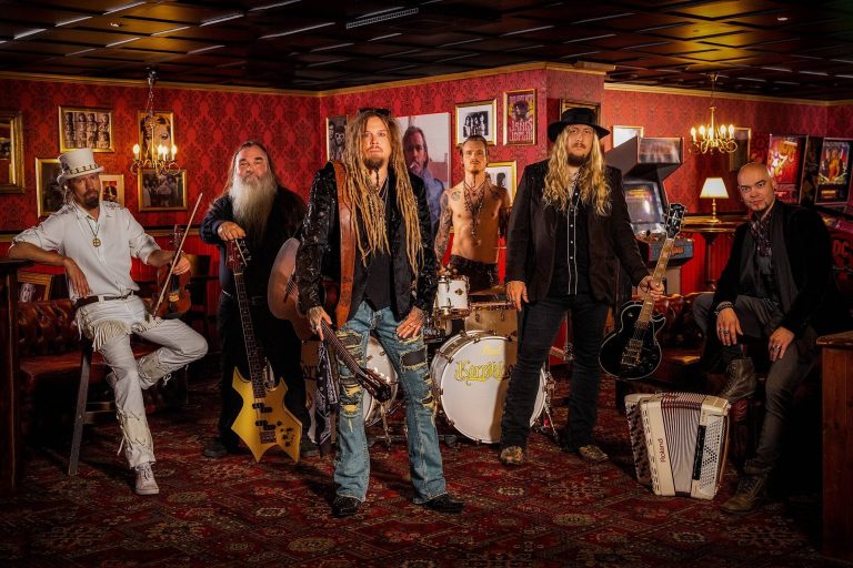 Korpiklaani lança novo single ‘Krystallomantia’