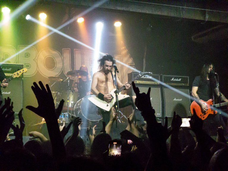 Airbourne e RF Force no show de comemoração dos 28 anos de Manifesto