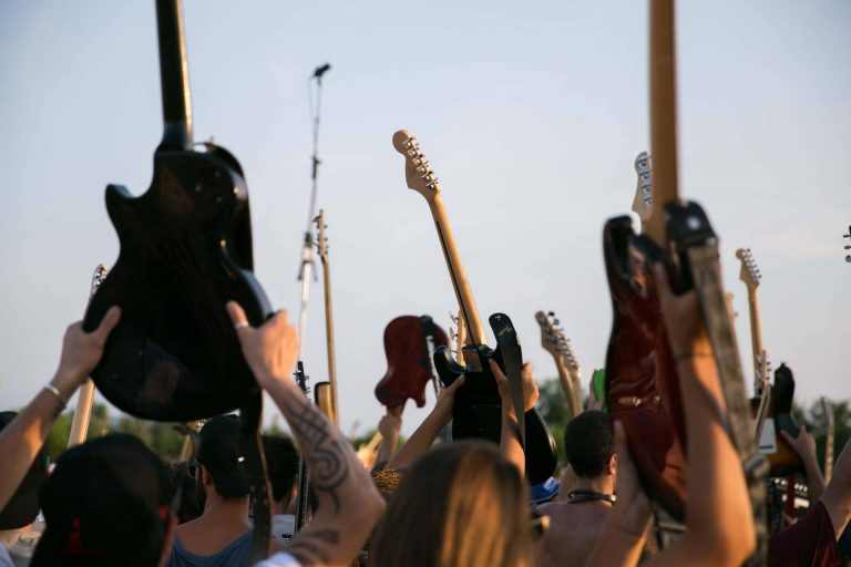 Supla se junta em São Paulo ao Rockin’1000, a maior banda de rock do mundo