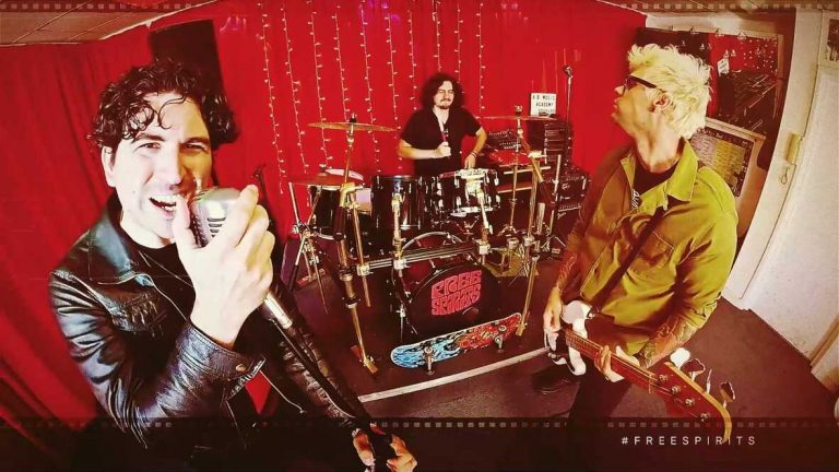 Freespirits mostra mistura contemporânea de britpop e grunge