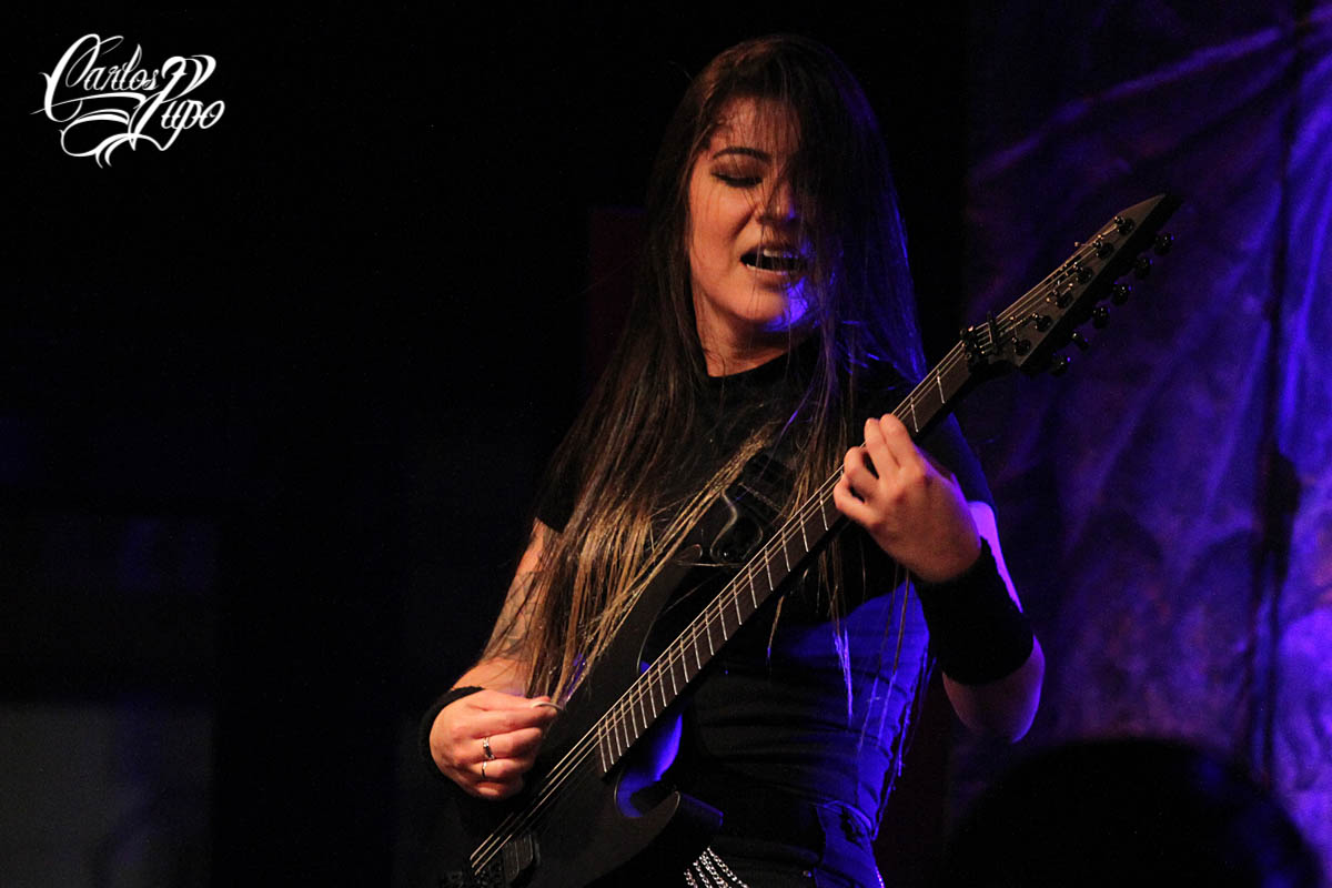 Banda brasileira de death metal Crypta anuncia saída de baixista Jéssica di Falchi