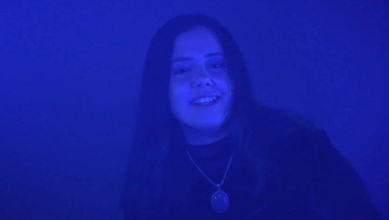 Iara Almeida, de 14 anos, lança clipe e single de estreia “Reason to Live”