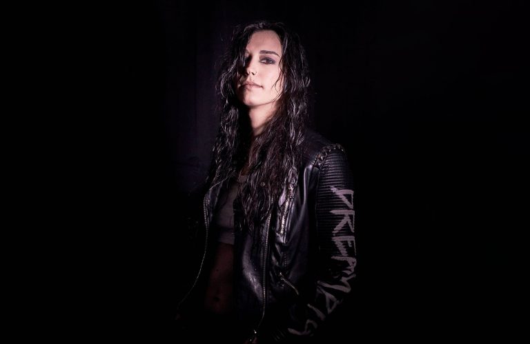 Helena Kotina é oficializada como segunda guitarrista do Nervosa