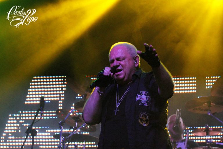 Udo e Tim Ripper Owens se apresentam em Curitiba cantando clássicos do Accept e Judas Priest