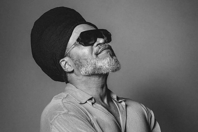 Carlinhos Brown lança disco de rock ao lado da banda Mar Revolto