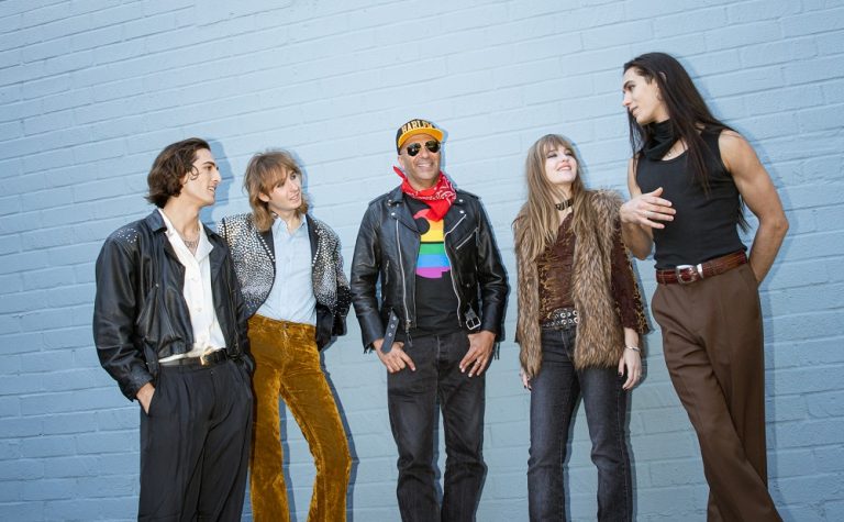 Maneskin lança novo single “Gossip”, em parceria com Tom Morello