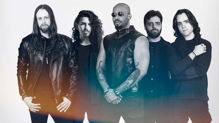 Hibria celebra marca histórica e comenta sobre participações no show em SP