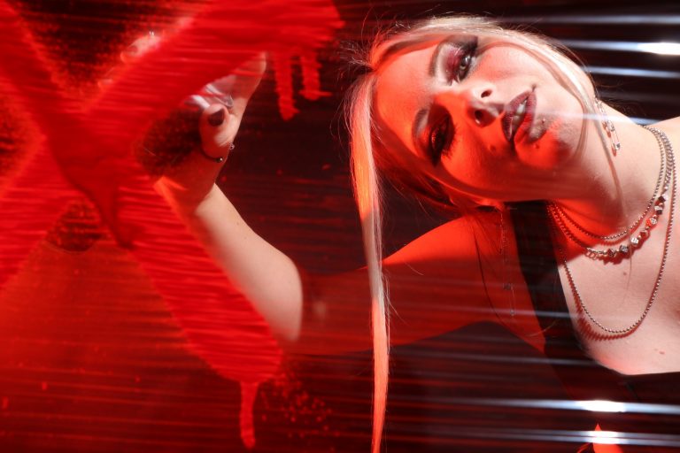 xxALEXAxx estreia carreira no pop punk com single “Harmony”