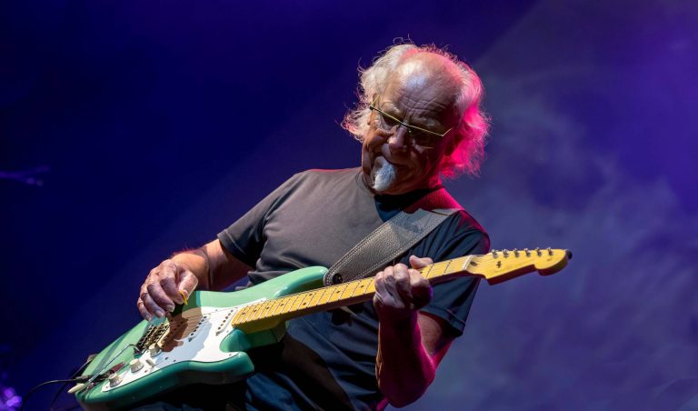 Martin Barre celebra os 50 anos de ‘Aqualung’ na capital paulista em Abril