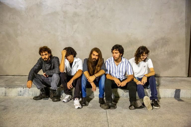 Origami Aquém traz rock noventista em novo single